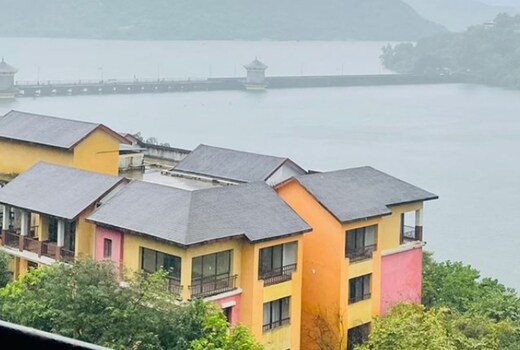 Lake Front Apartment, Lavasa