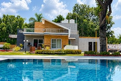 Marwah Farms - Villa with Pool in North Delhi, Sonipat