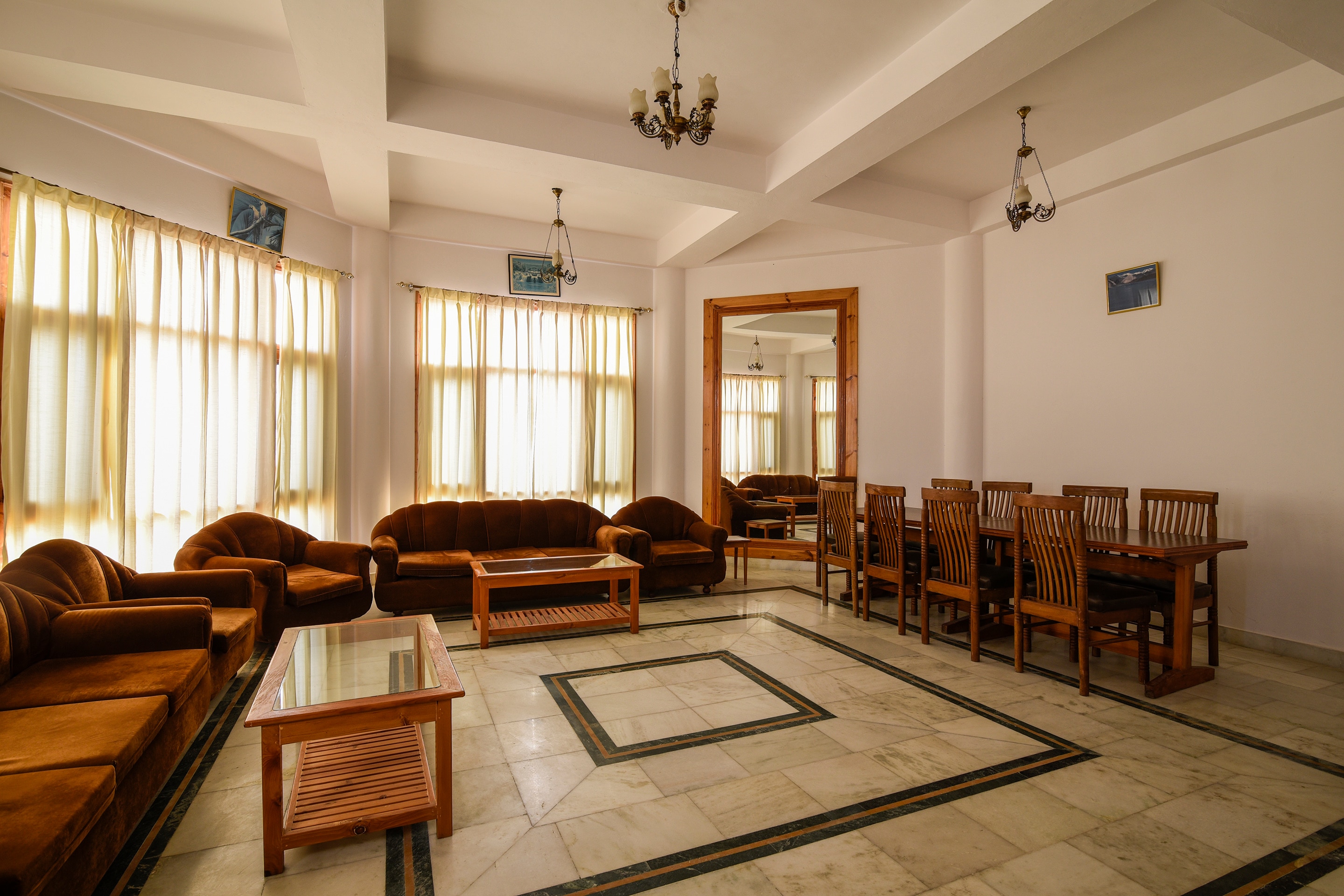L R Heights Home Stay - Tap to explore photos