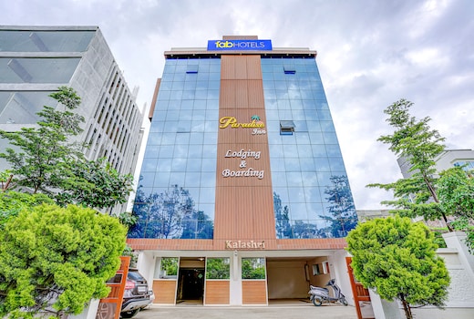 FabHotel Paradise Inn - Nr. Om Hospital