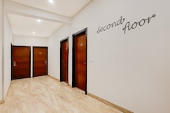 Super Townhouse Hotel Sec- 54 Golf Course Road, Gurgaon