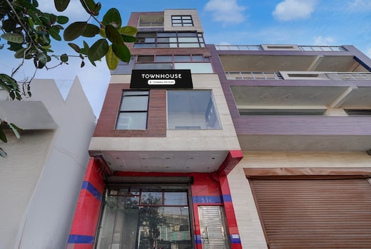 Townhouse Johri Enclave Metro Station Formerly Second Home