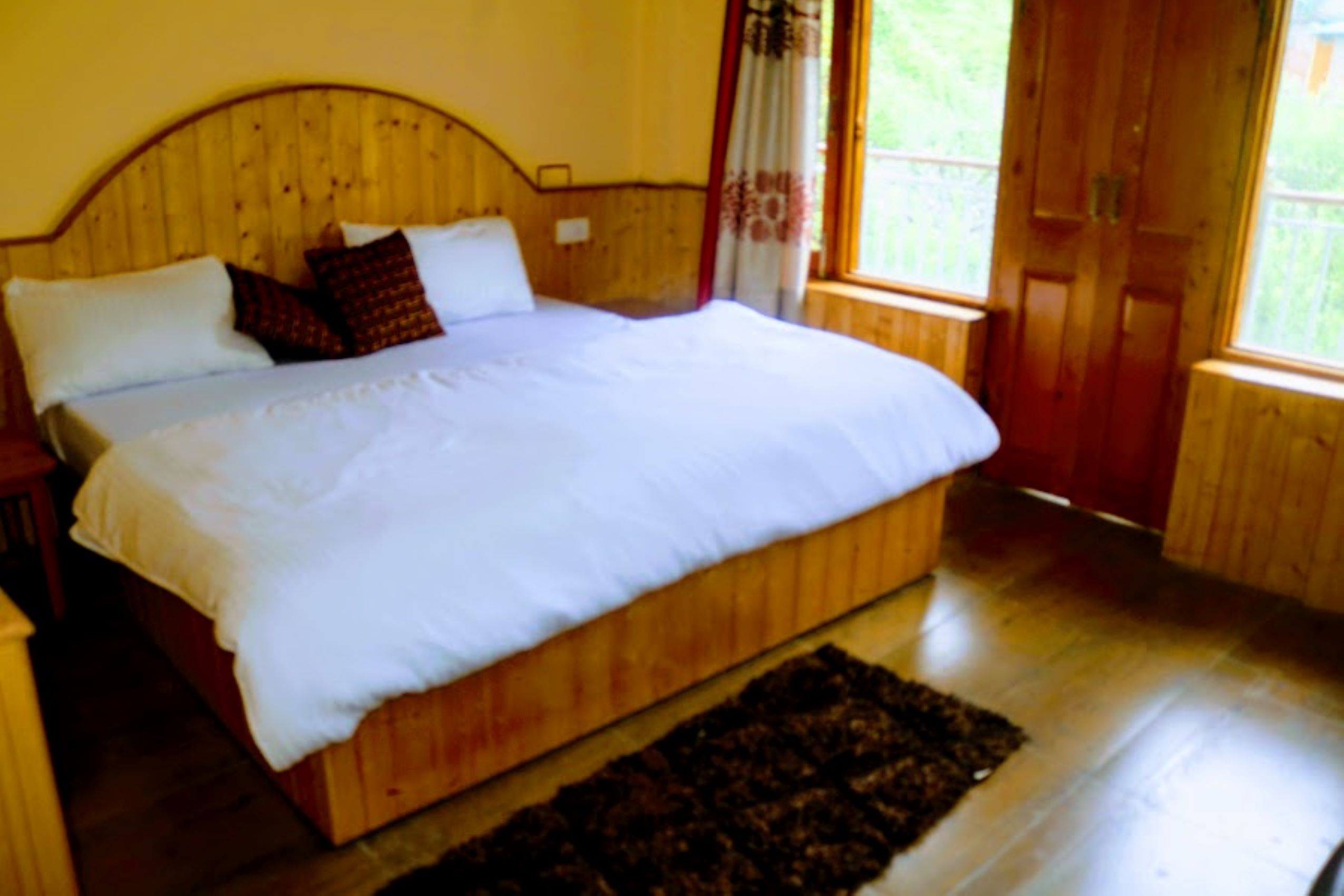 Atulyam-Private room near river&main Jibhi center - Tap to explore photos