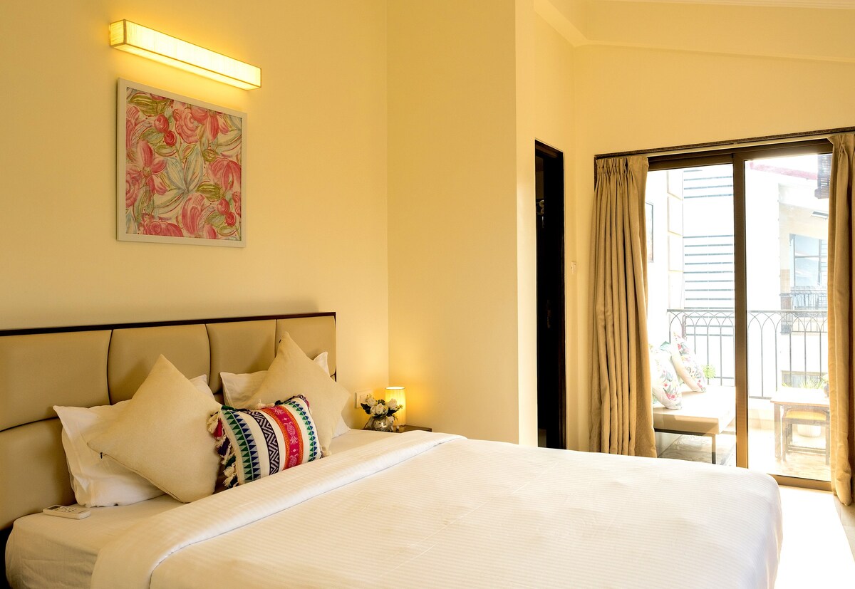 Scenic studio apartment at Baga - Tap to explore photos