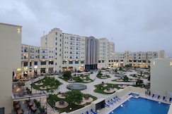 The Plaza hotel and Resort, Taqah