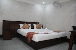Hotel Silk, Haldwani (800m from Haldwani Railway Station), Kathgodam