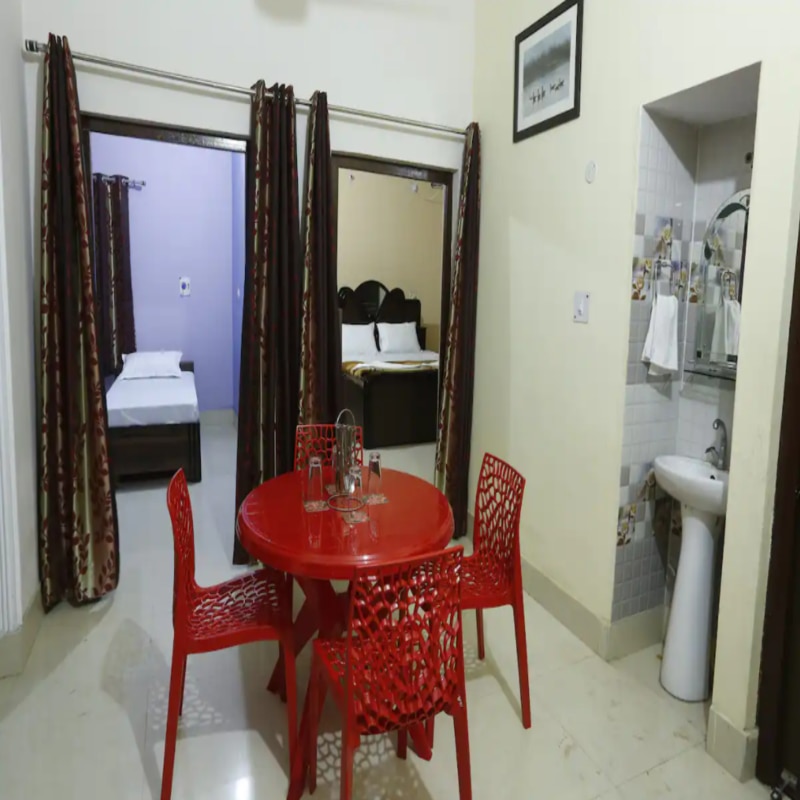 Chandra Homestay - Tap to explore photos