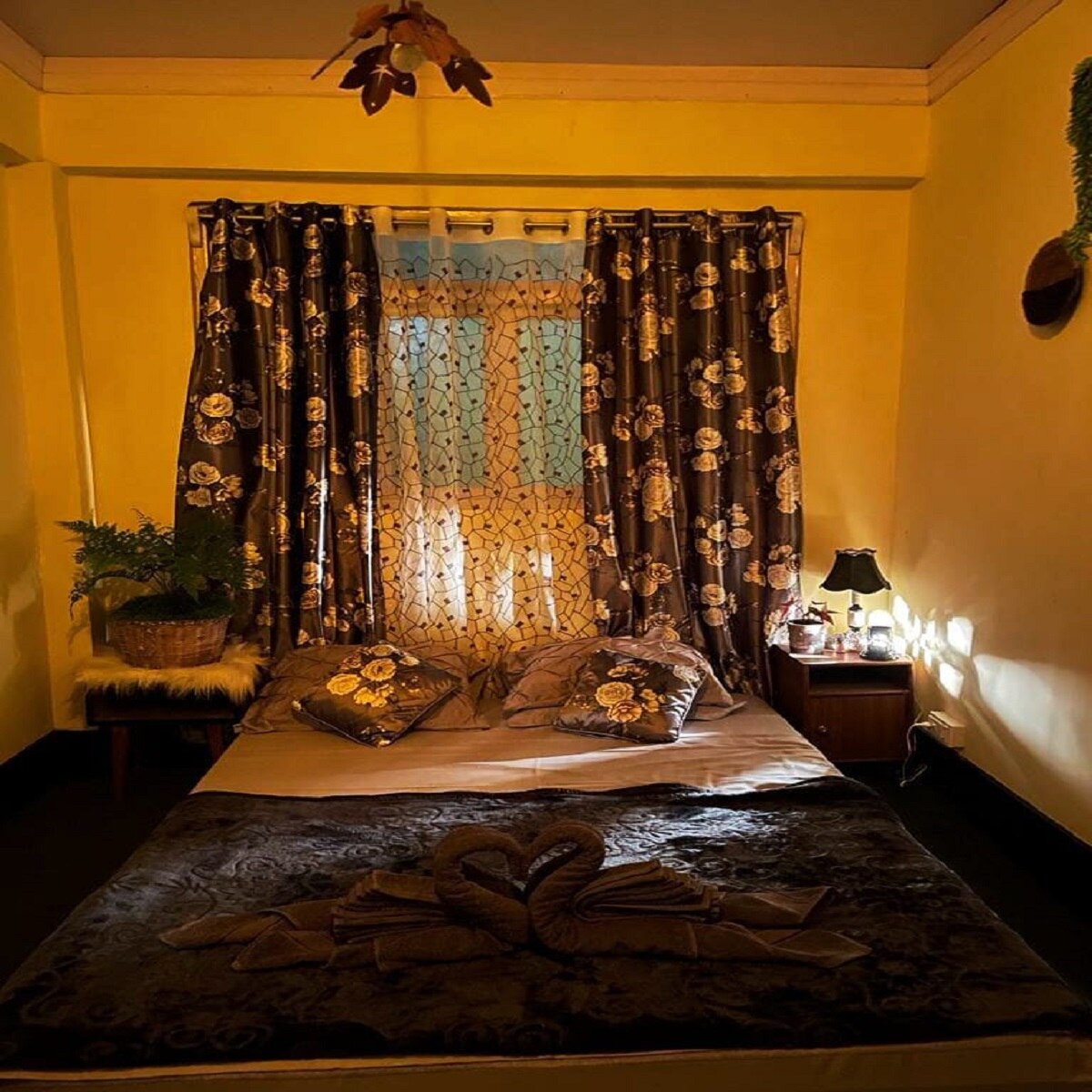 Hidden Heaven Service Apartment - Tap to explore photos