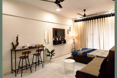 Karjat Poolside Studio | Pvt Balcony | Couples, Friends & Family | Near Mumbai, Karjat