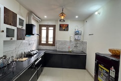 Bunkyard Rishikesh Luxurystay Games Projector, Rishikesh