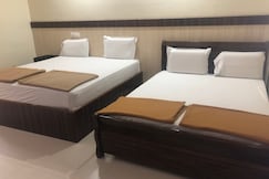 RR GRAND A/C LODGE, Penukonda