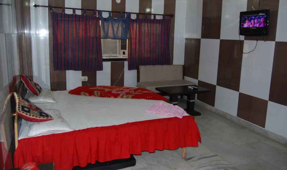 Hotel 4U (Opp. Ambala Cantt Railway Station) - Tap to explore photos