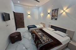 Raj Palace Hotel And Restaurant, Reengus