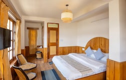 Deluxe Double Bedded Room