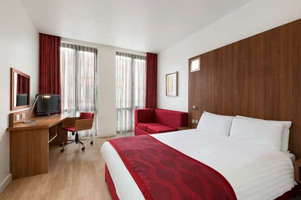 Ramada Encore by Wyndham Leicester City Centre - Tap to explore photos