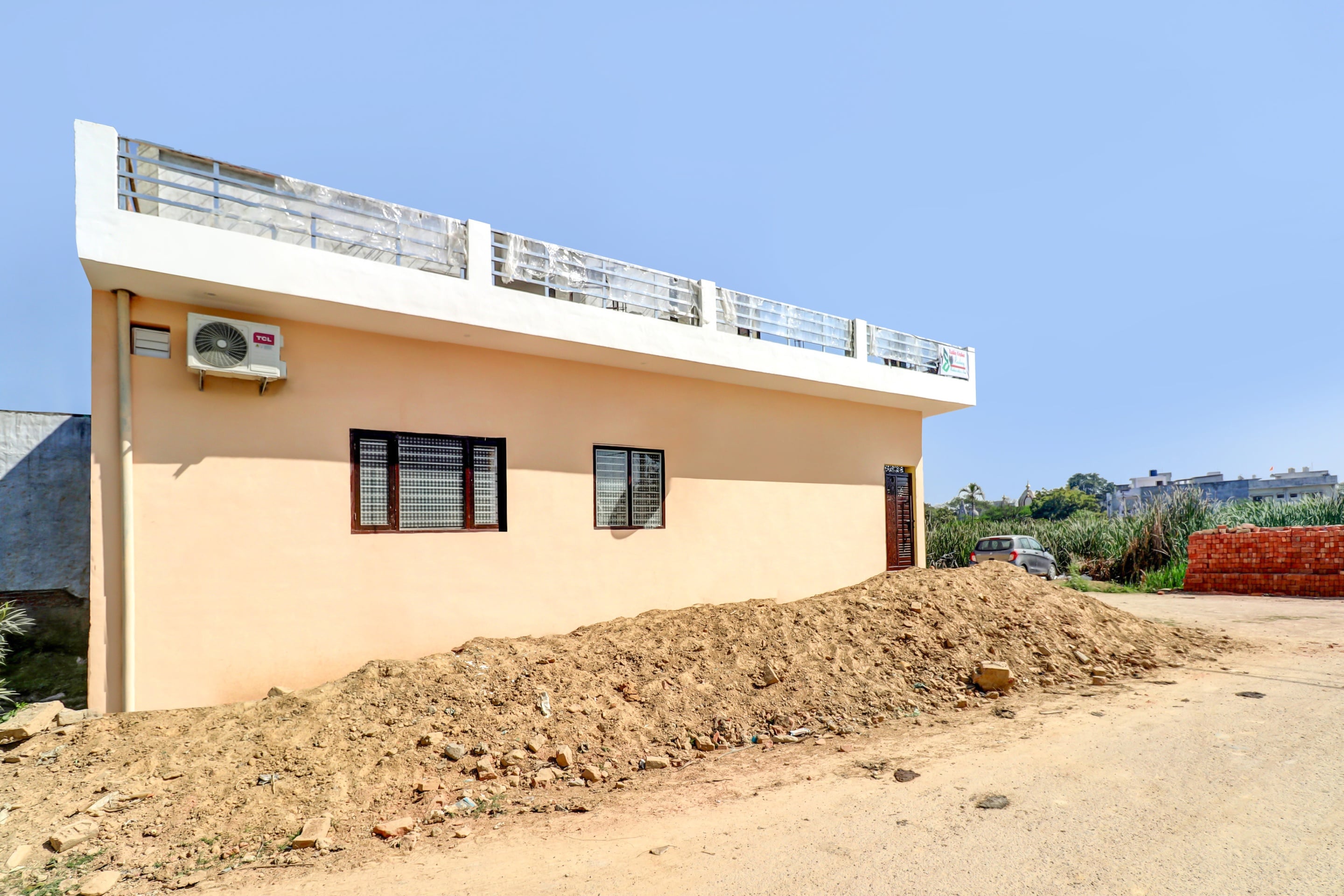 Hotel O Radhey Krishna Bhawan - Tap to explore photos