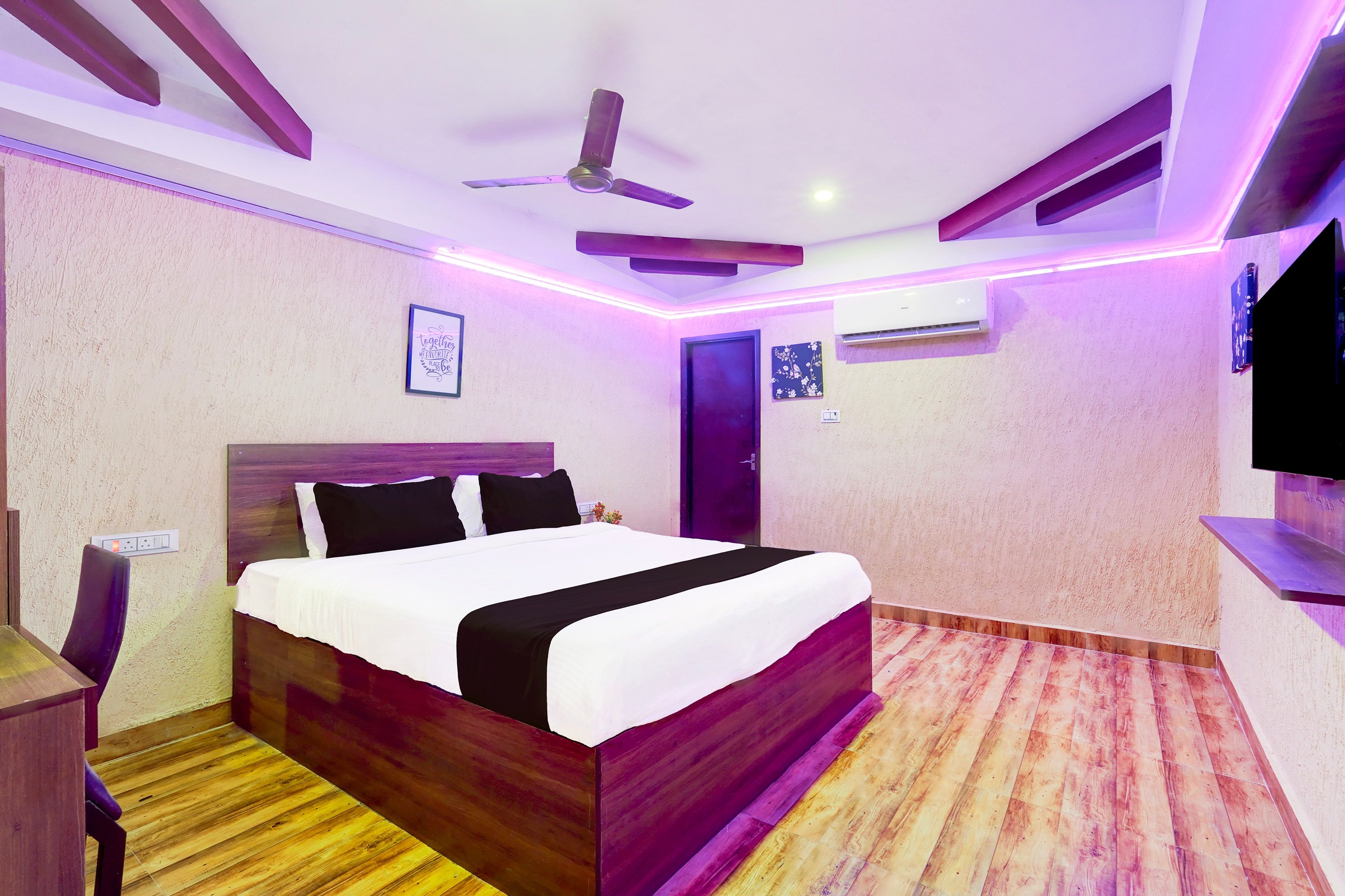 Super Hotel O Yazhini Inn - Tap to explore photos