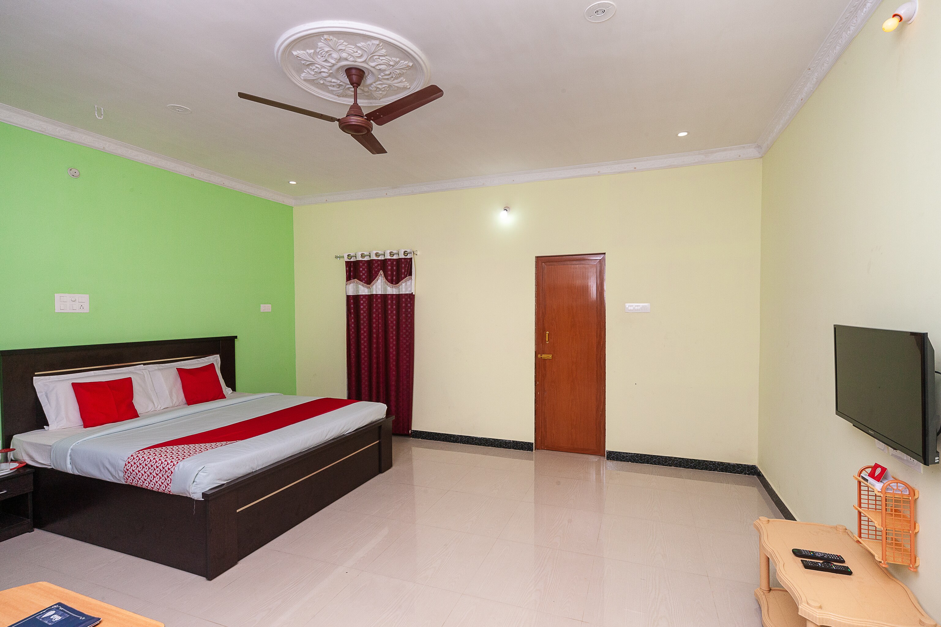 OYO 37391 Tom And Jerry Yercaud Hotel Price, Address & Reviews