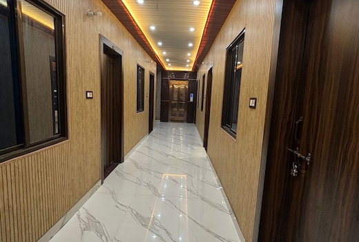 Omji Darshan Bhawan | 2km from Ram Temple