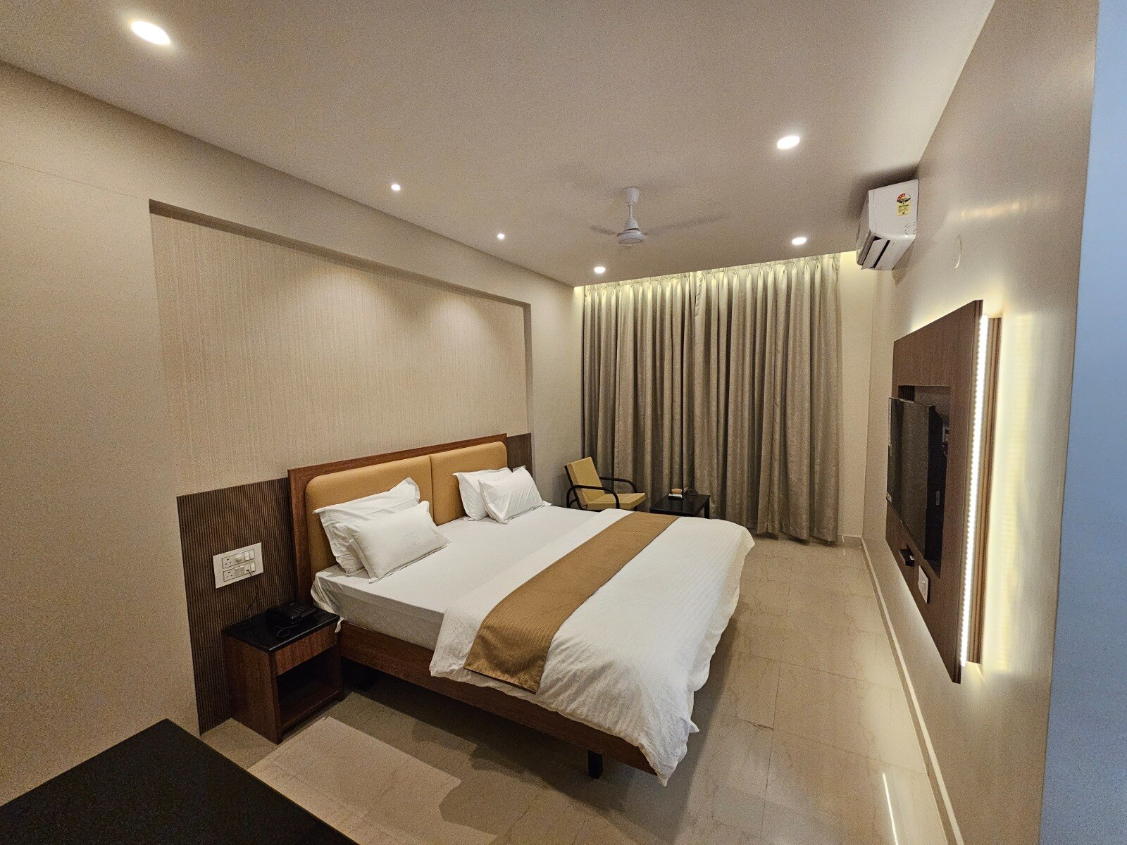 Executive AC Room 1