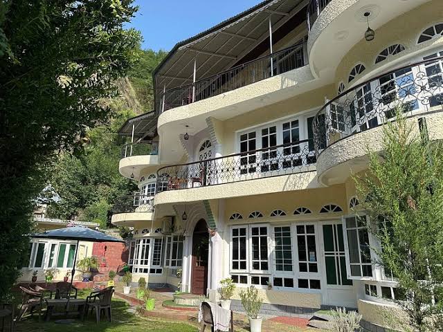 Heritage Rose Inn - Tap to explore photos