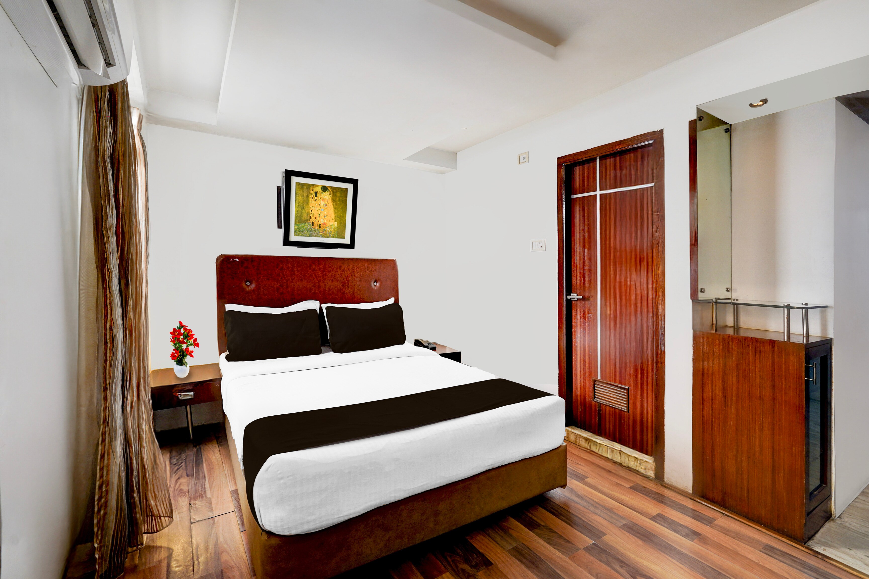 Super Townhouse Pondicherry Opposite to Rock Beach - Tap to explore photos