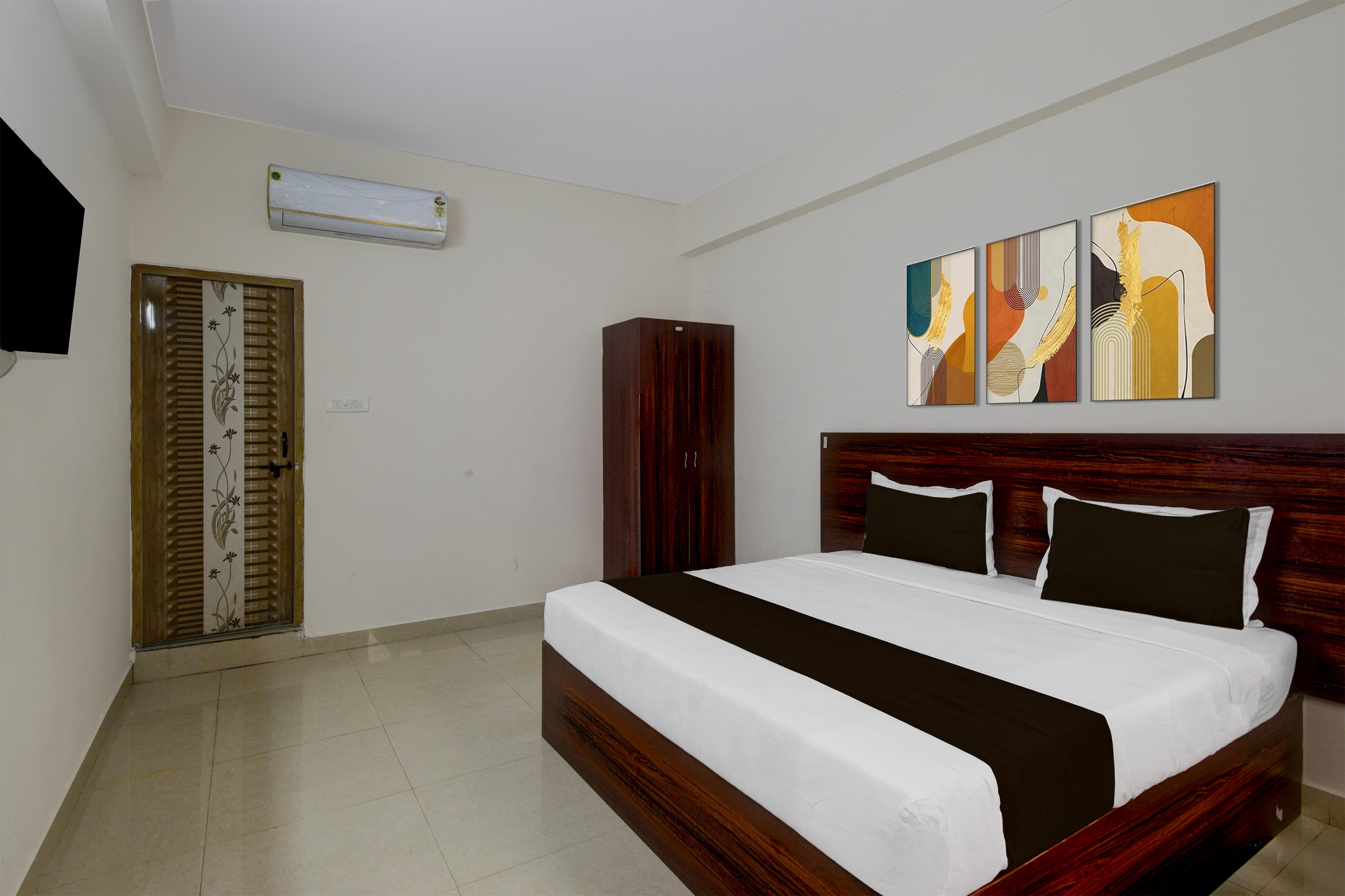 Hotel O Shabari Heights Luxury Abode A/C Rooms - Tap to explore photos