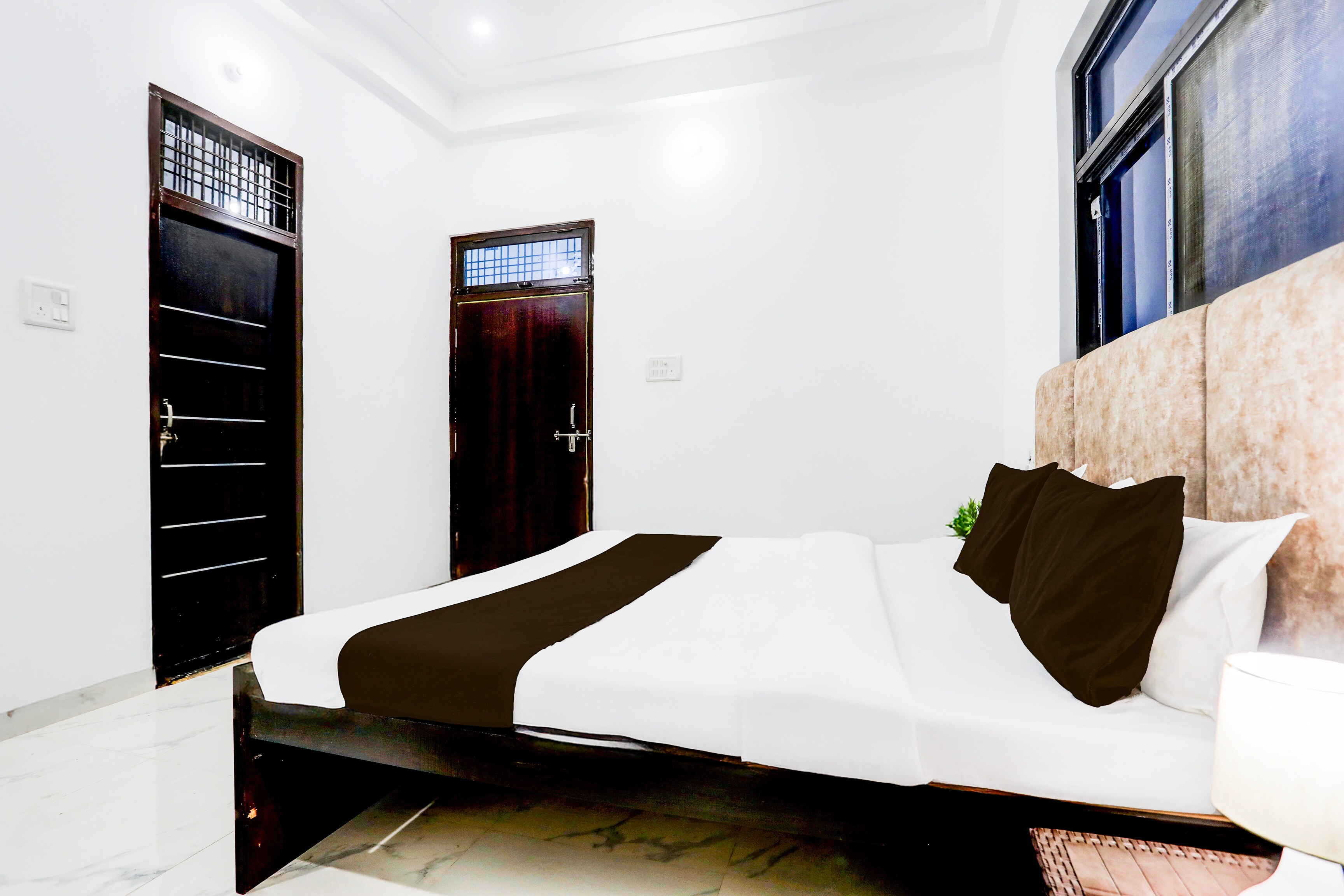 Hotel O bhagyoday house - Tap to explore photos