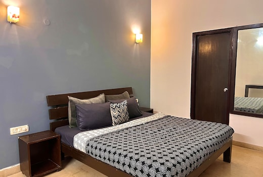 cozy room on main road
