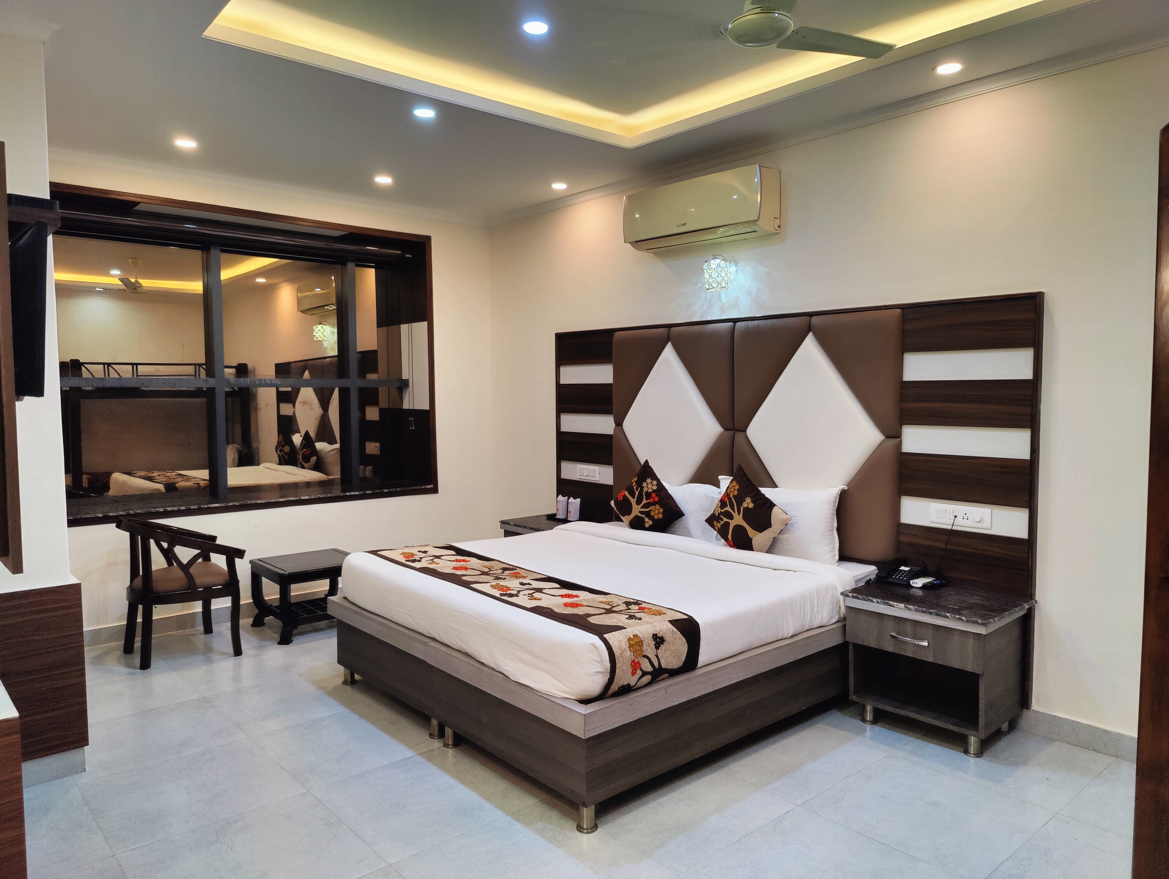 Hotel Mandi Heights - Tap to explore photos