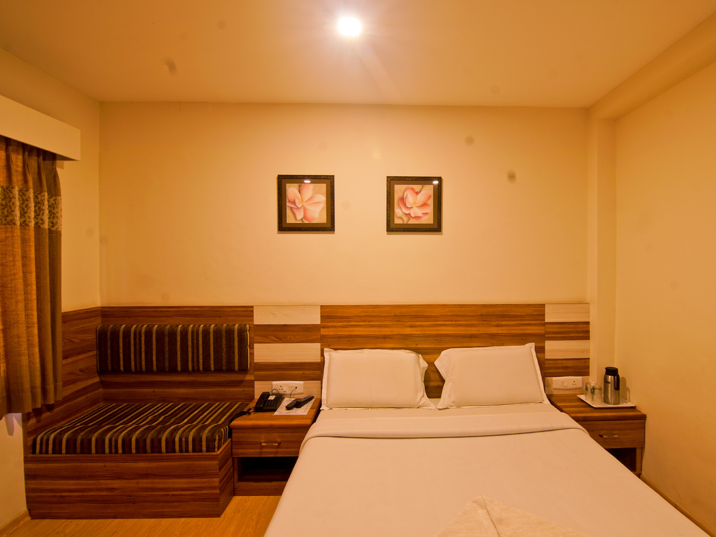 Hotel Grand Palace - Tap to explore photos