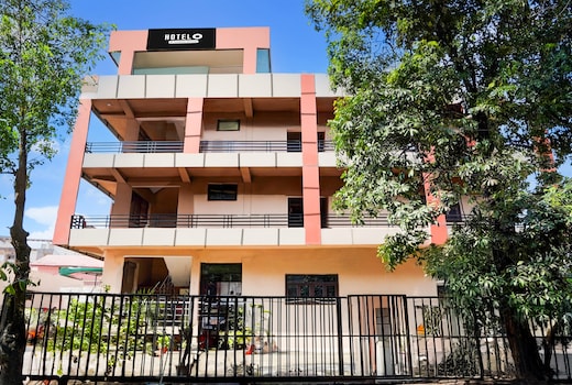 Super Hotel O GMS Road Ballupur Chowk
