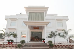 Hotel O CLUB9, Meerut