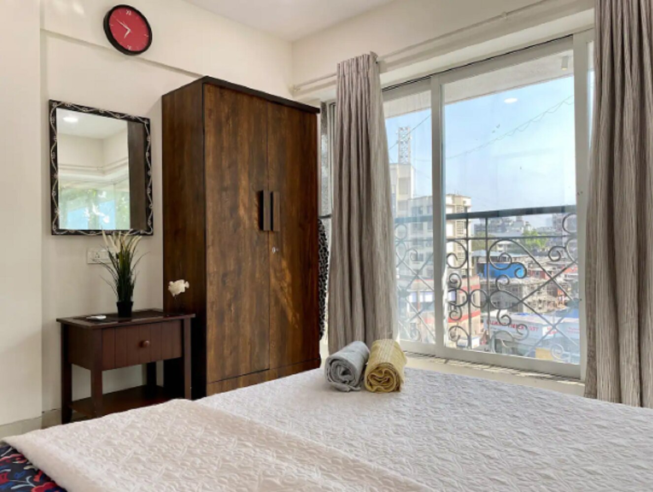 1 BHK modern flat in high rise in Bandra West-7 - Tap to explore photos