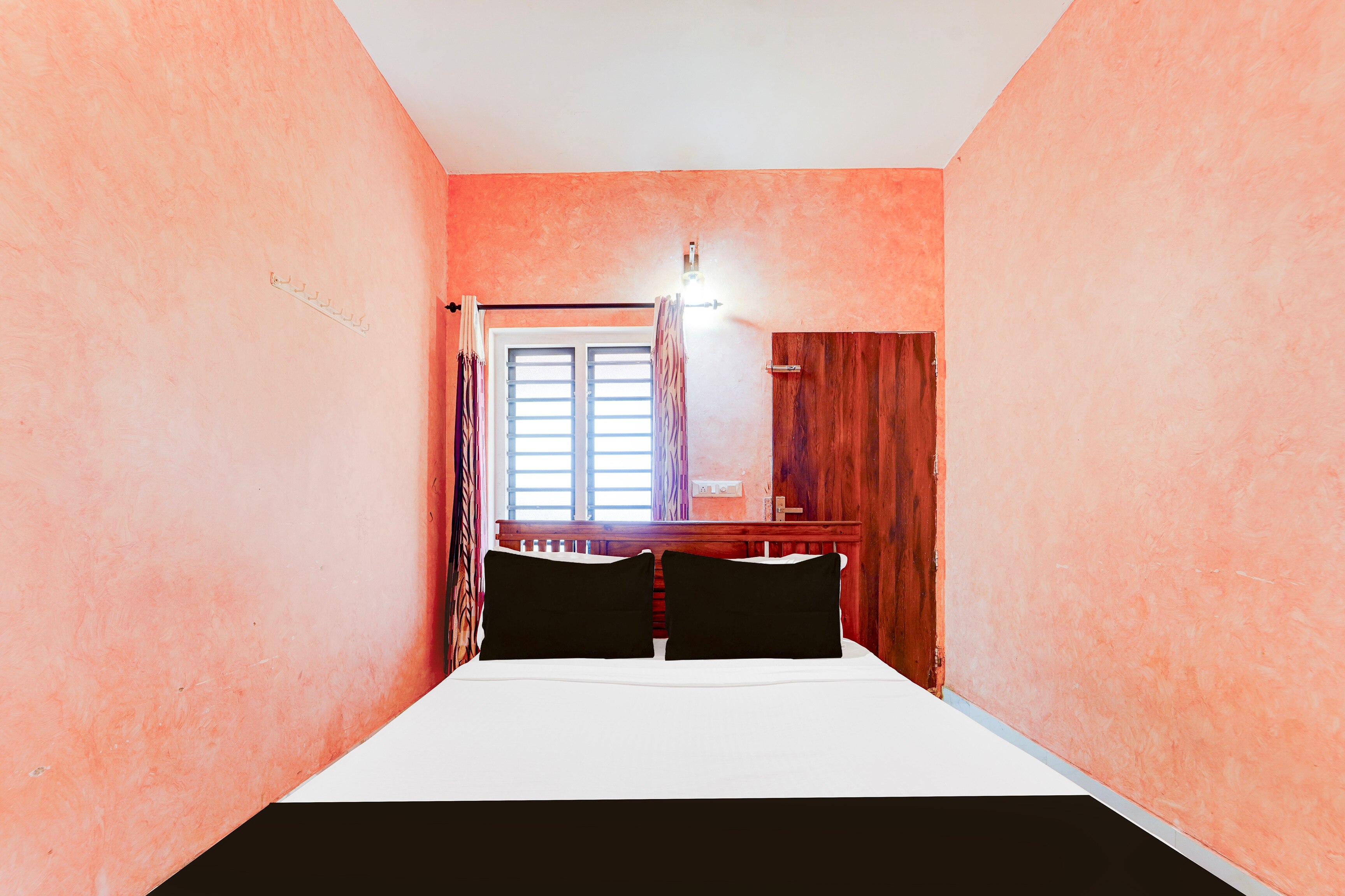 Hotel O IQ Rooms - Tap to explore photos