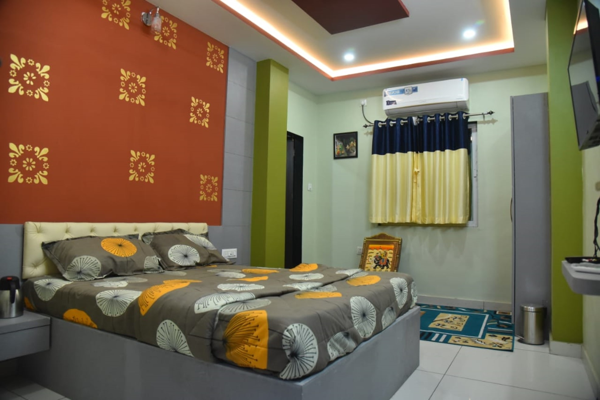 Hotel Dwarkesh - Tap to explore photos