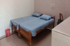 Thrivikrama Lodge, Kollur