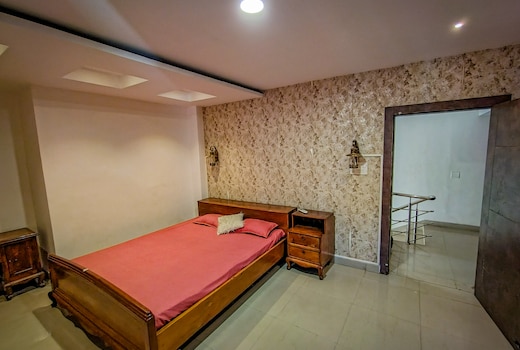 Azalia - The poolside villa