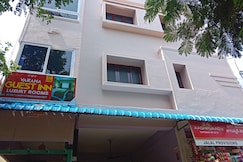 VARAHA GUEST INN LUXURY ROOMS, Thiruthani