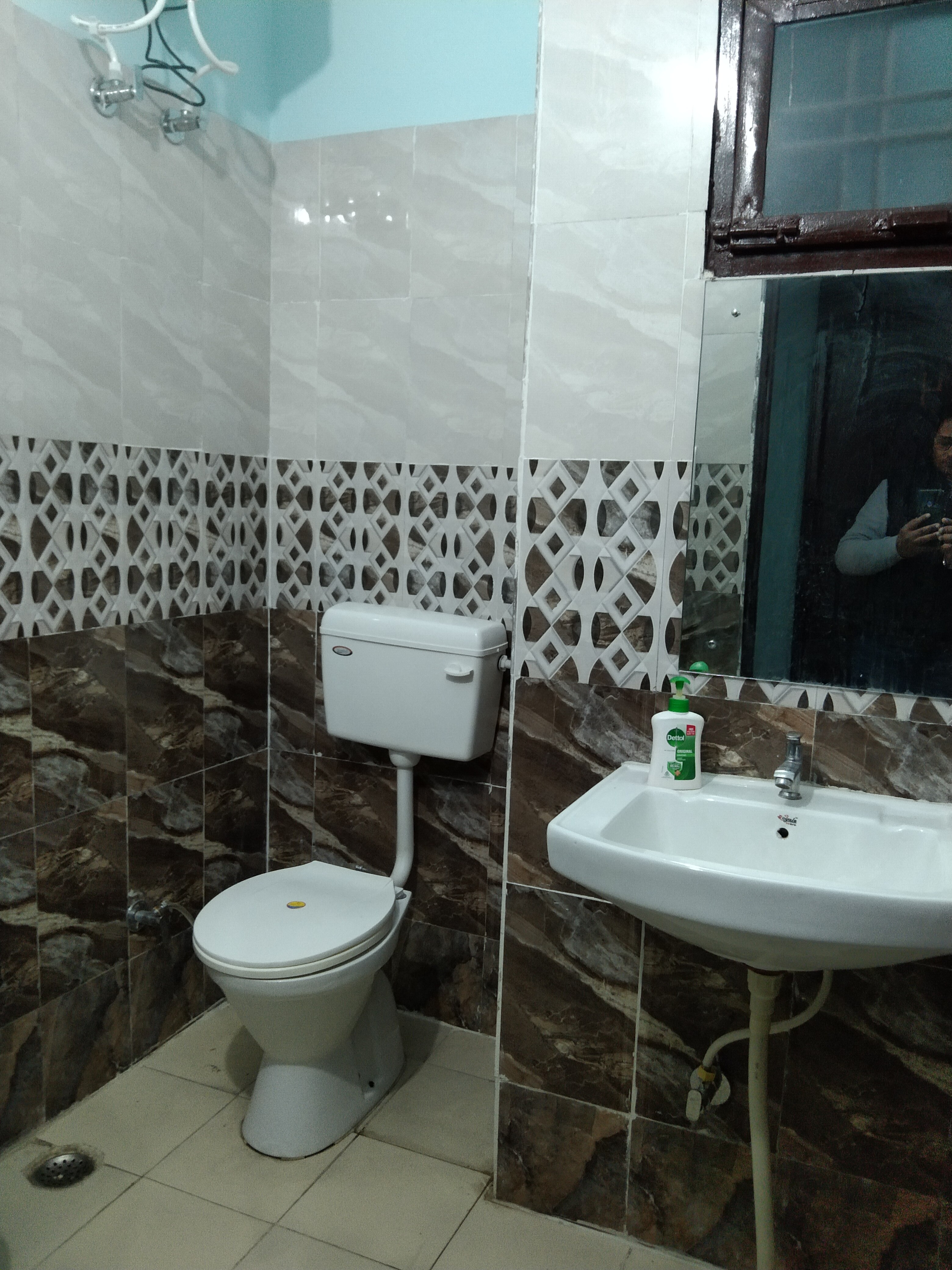 Usha Home Stay / anand Verse - Tap to explore photos