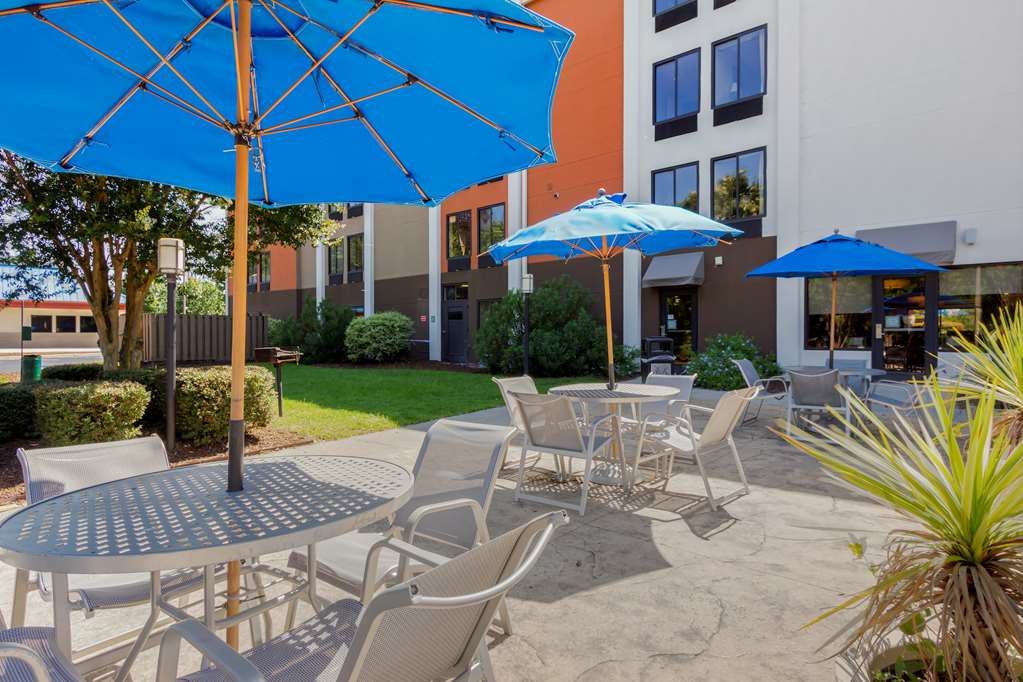 Best Western Plus Wilmington/Wrightsville Beach - Tap to explore photos