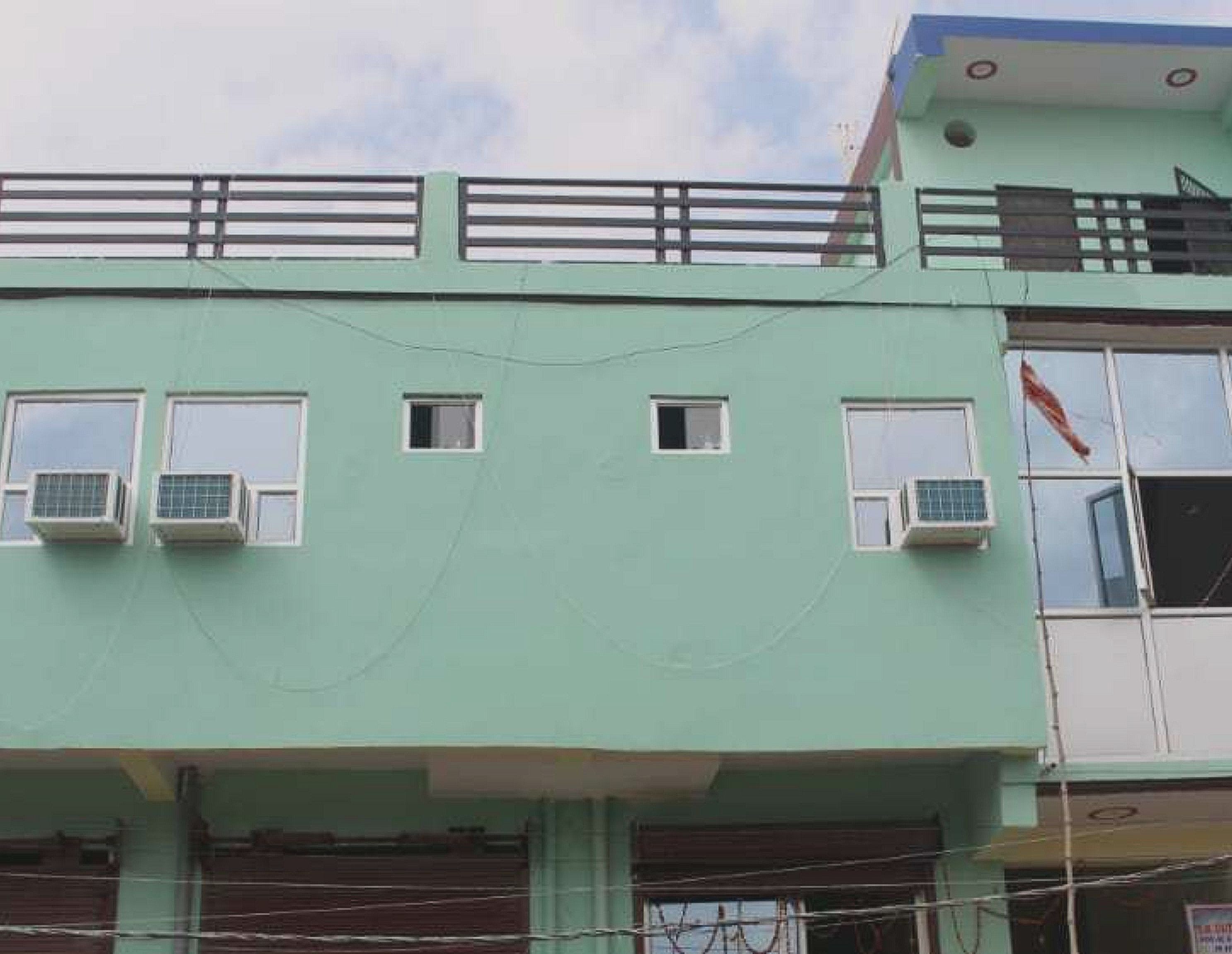 Hotel O sr guest house - Tap to explore photos