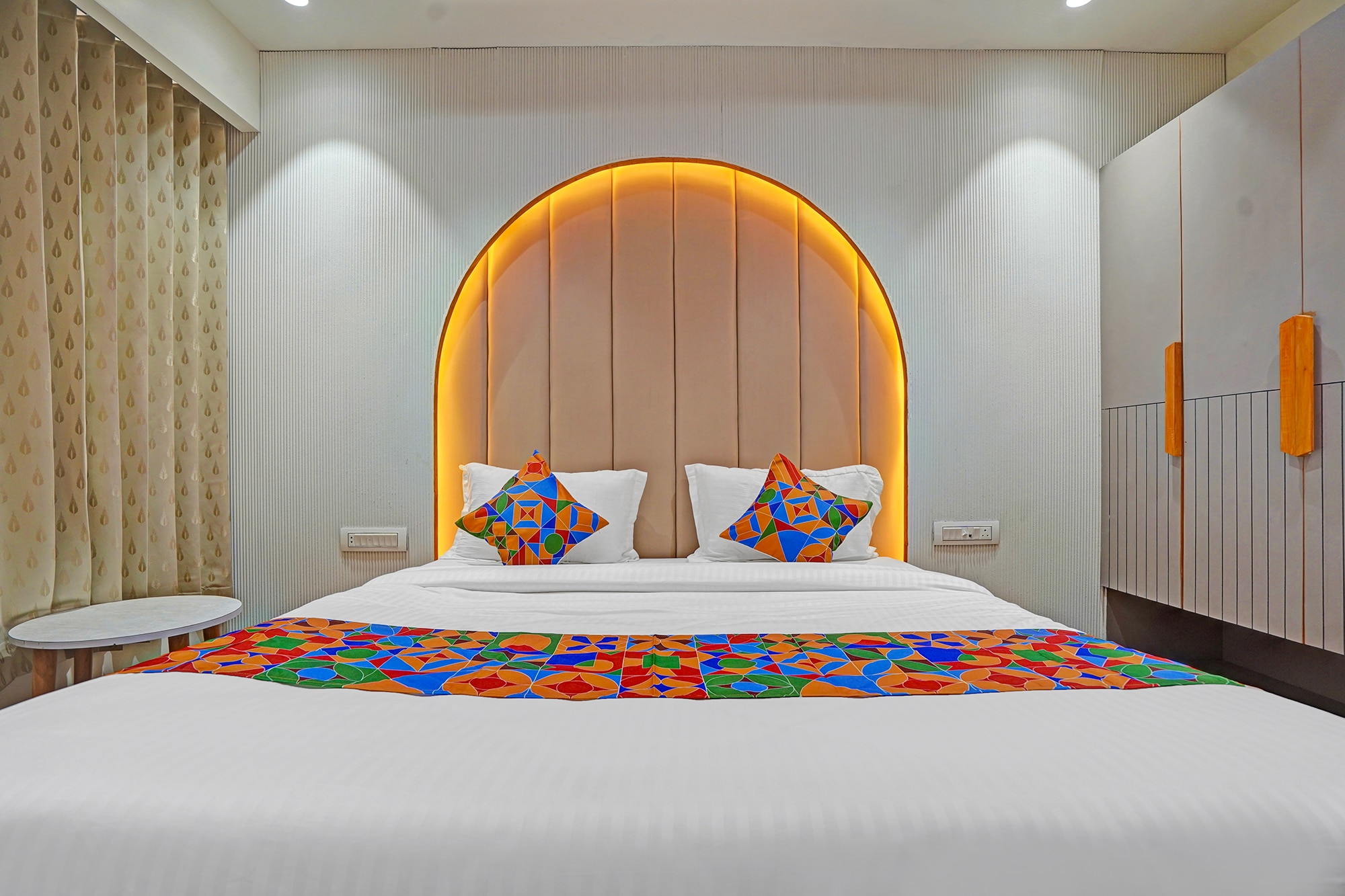 FabHotel Raj Palace I- Nr. Swaminarayan Temple - Tap to explore photos