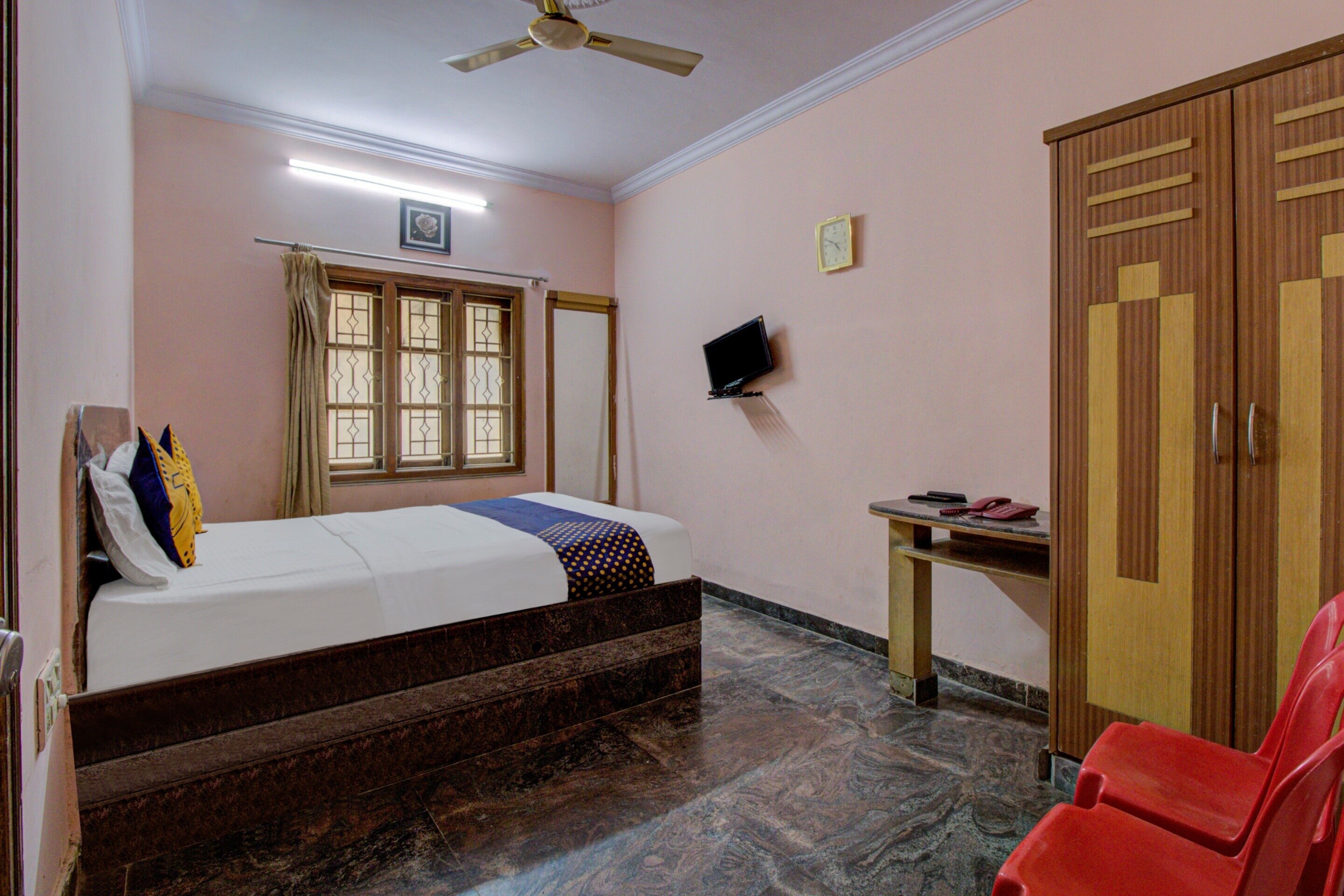 SPOT ON 74360 Shree Bhavani Palace - Tap to explore photos