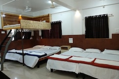 Joshi Yatri Niwas, Shirol