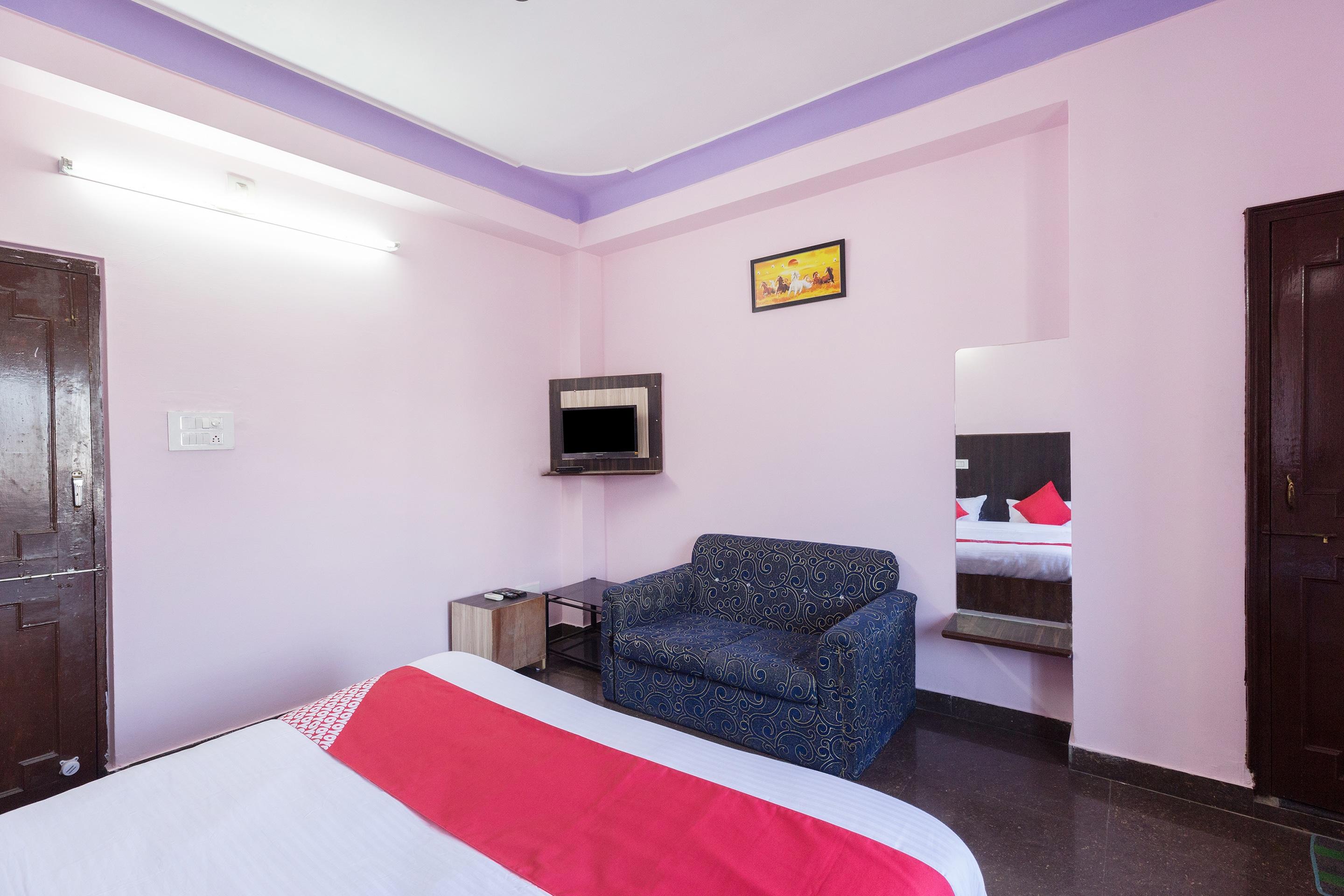 Hotel O Utsav - Tap to explore photos
