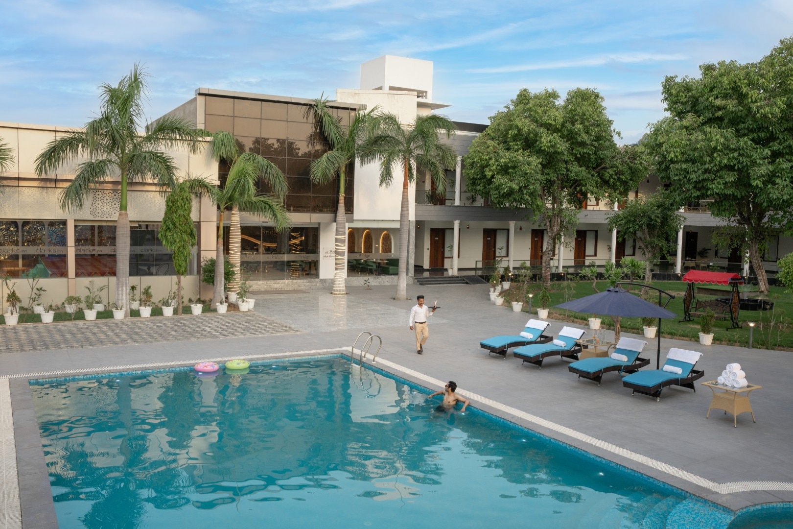 Clarks inn Bichpuri , Agra - Tap to explore photos