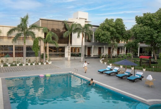 Clarks inn Bichpuri , Agra