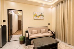 Orya Rainbow Entire Floor for Families Groups 7BR, Varanasi