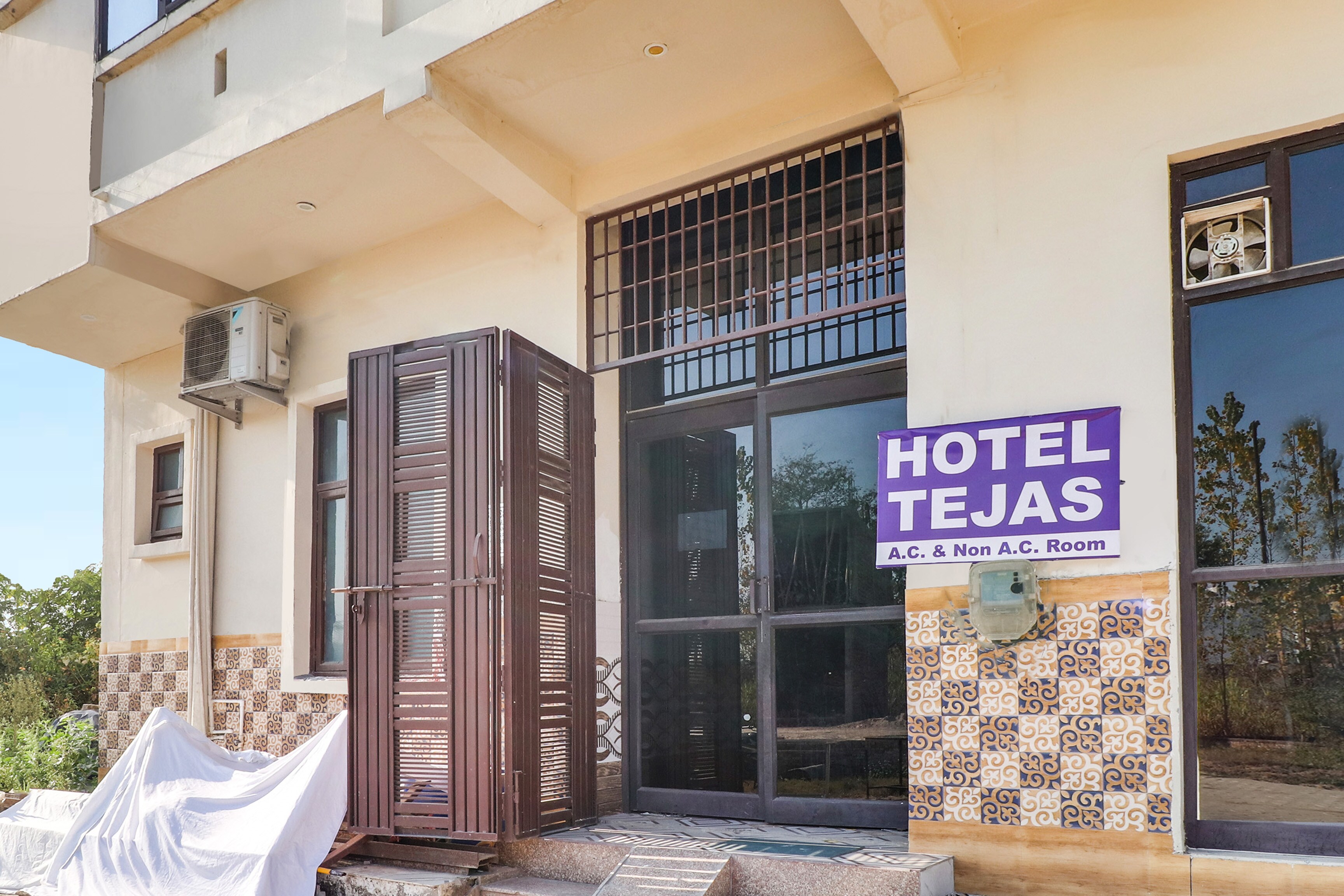Hotel O Tejas - Tap to explore photos